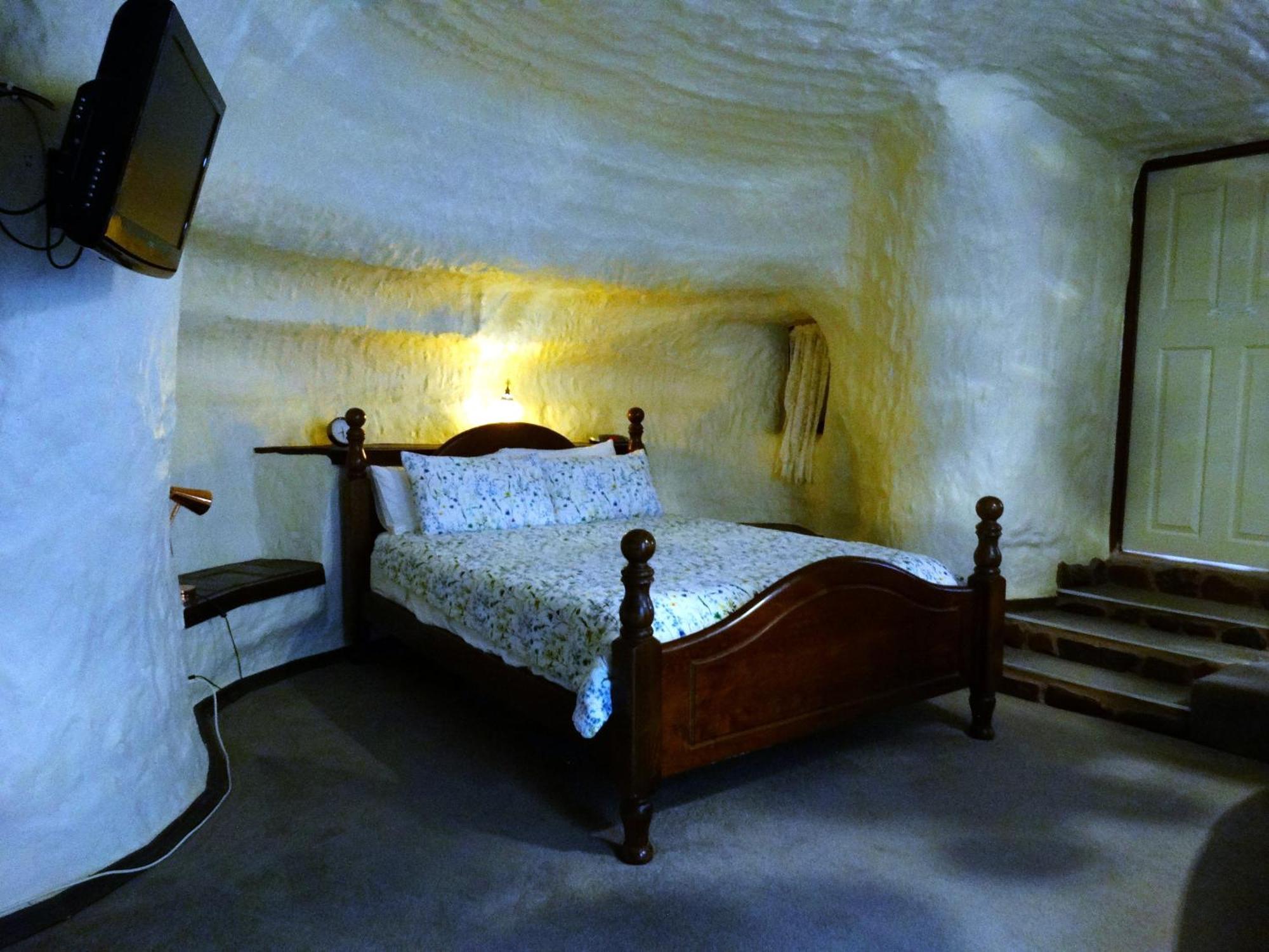 Di'S Dugouts Otel Coober Pedy Dış mekan fotoğraf